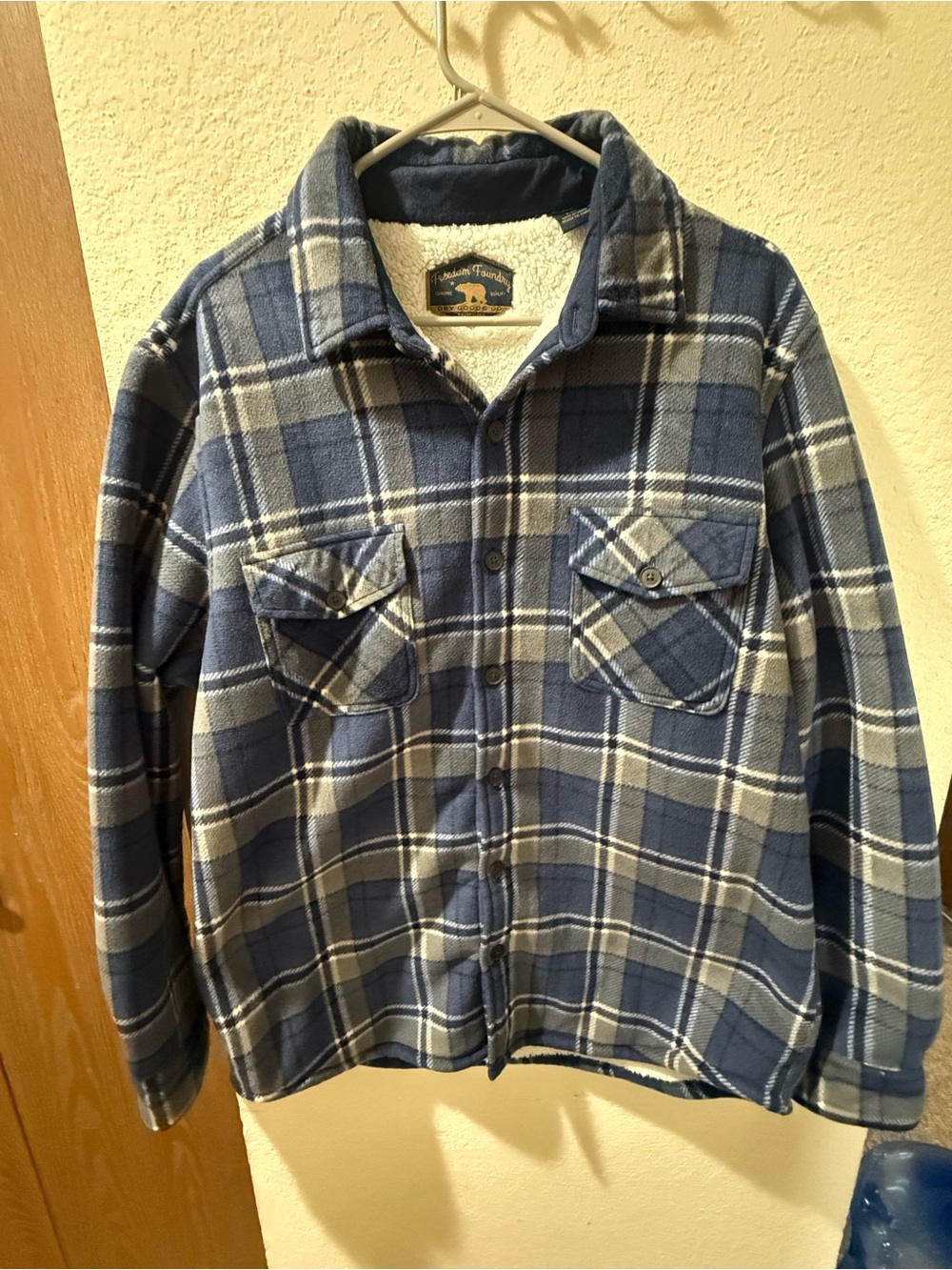 Men's Plaid Sherpa-Lined Shirt Jacket in Navy